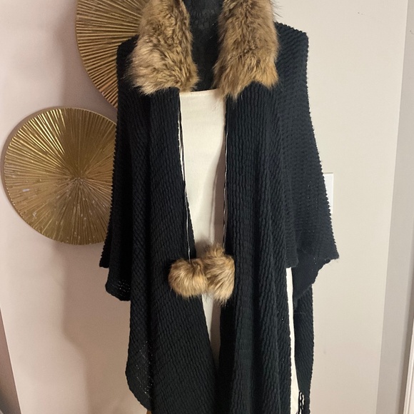 * Knitted Faux Fur Collared Shawl * - Picture 3 of 5